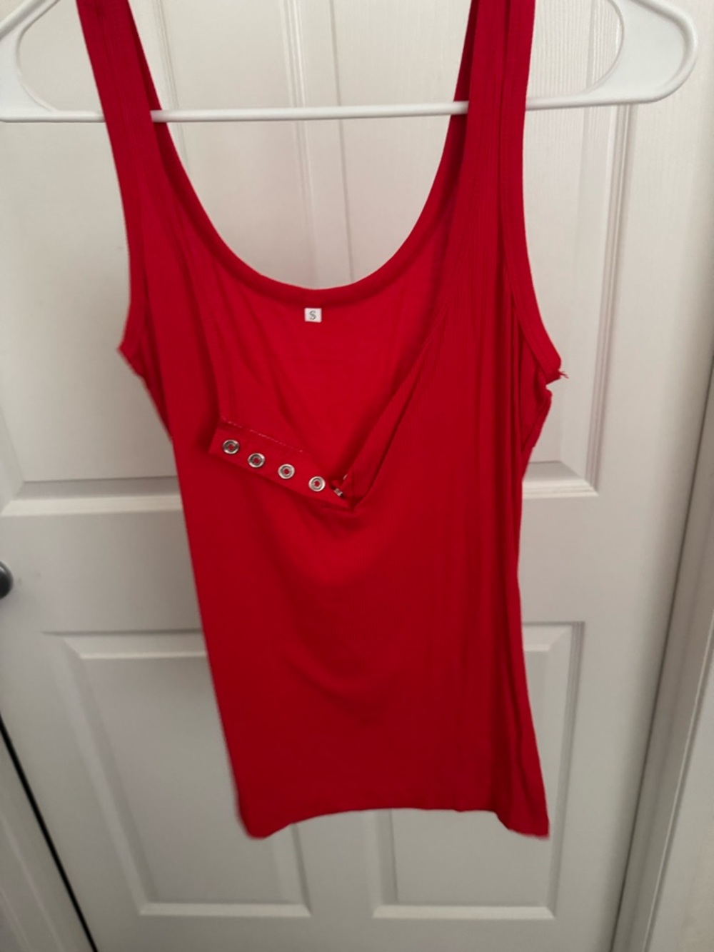 Amazon Red Ribbed Tank Top with Snap-Button Placket - Picture 4 of 5